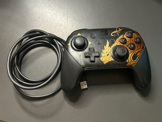 Mando Pro Nintendo Switch Dragón Dorado
