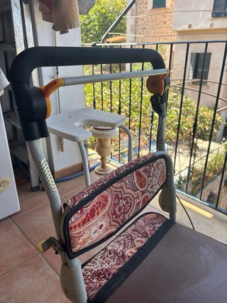 Carrito y andador para personas mayores.