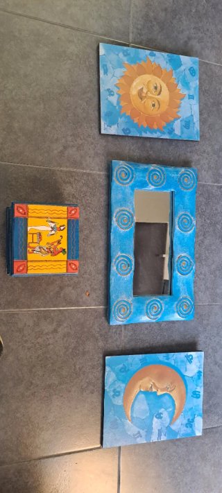 Conjunto espejo, cuadros y joyero decorativo