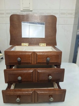 Joyero de madera.