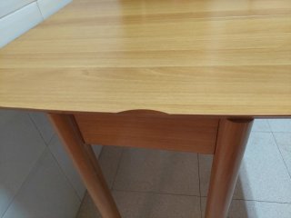Mesa madera extensible + 2 taburetes