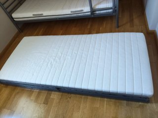 Litera Metálica Gris Ikea 3 Camas incluye colchone