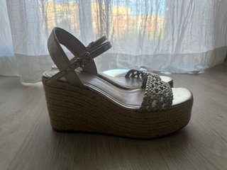Sandalias Zara doradas Talla 37