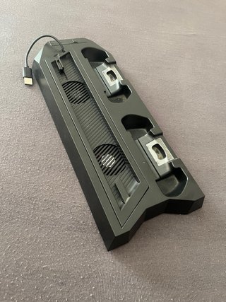 Postazione di ricarica PS4 con ventole