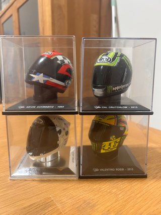 Lote 4 cascos mini MotoGP