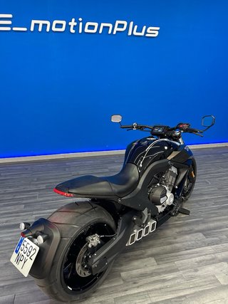 Benda LFC 700 - 150 km - ¡Como Nueva! Batman