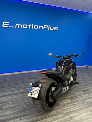 Benda LFC 700 - 150 km - ¡Como Nueva! Batman