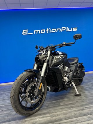 Benda LFC 700 - 150 km - ¡Como Nueva! Batman