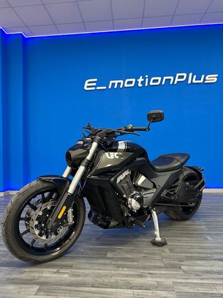 Benda LFC 700 - 150 km - ¡Como Nueva! Batman
