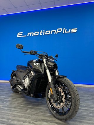 Benda LFC 700 - 150 km - ¡Como Nueva! Batman