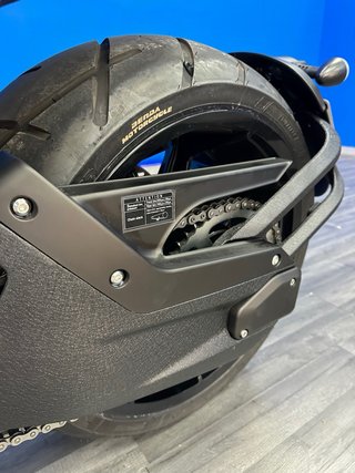 Benda LFC 700 - 150 km - ¡Como Nueva! Batman