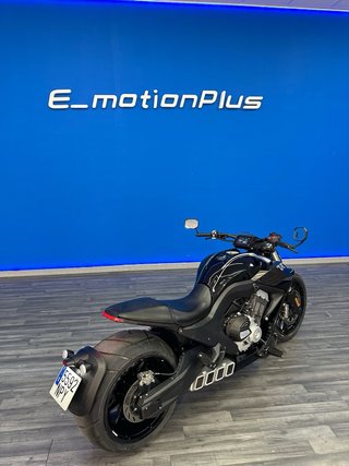 Benda LFC 700 - 150 km - ¡Como Nueva! Batman