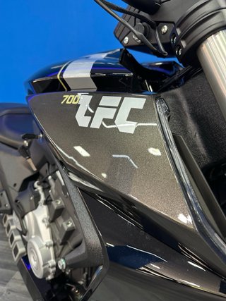 Benda LFC 700 - 150 km - ¡Como Nueva! Batman