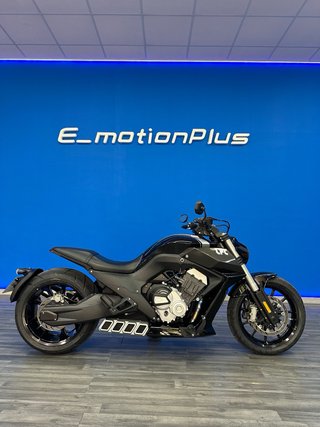 Benda LFC 700 - 150 km - ¡Como Nueva! Batman