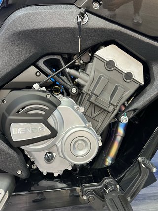 Benda LFC 700 - 150 km - ¡Como Nueva! Batman