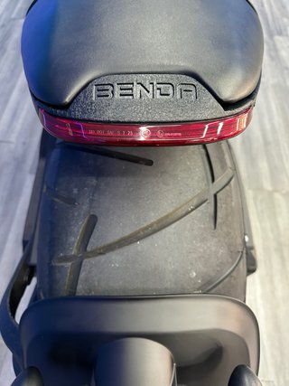 Benda LFC 700 - 150 km - ¡Como Nueva! Batman