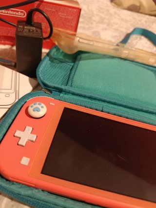 Nintendo Switch Lite Coral + Custodia