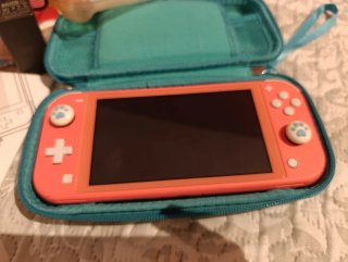Nintendo Switch Lite Coral + Custodia