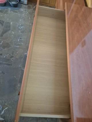 Conjunto dormitorio. Cómoda, Mesillas y Espejo.