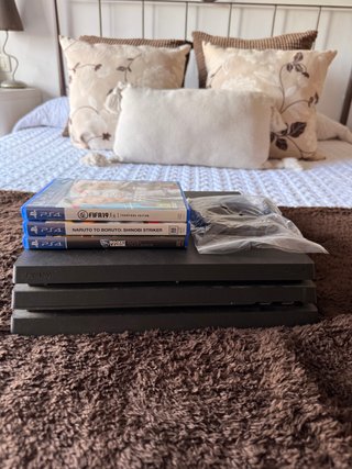 Consola PS4 Pro 1TB + 3 Juegos