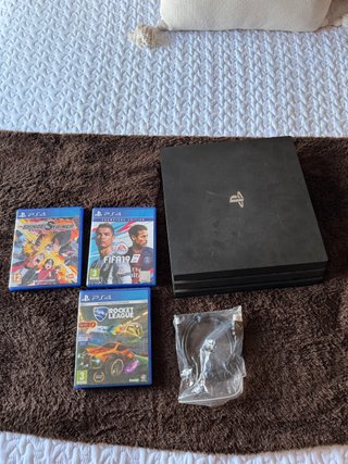 Consola PS4 Pro 1TB + 3 Juegos