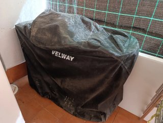 Barbacoa de gas,con plancha y piedras volcánicas.