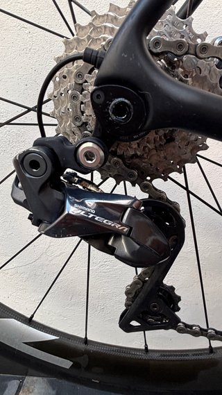 Grupo Shimano Ultegra Di2 con potenciometro.