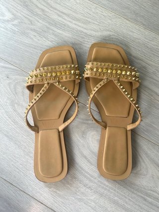 Sandalias Zara tachuelas doradas