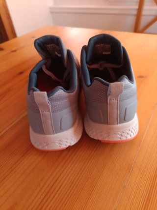 Zapatillas Skechers GOrun gris azulado