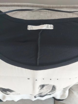 Camiseta chica blanca y negra