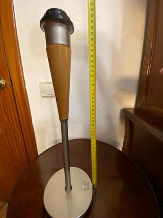 Lámparas de mesa metal y madera