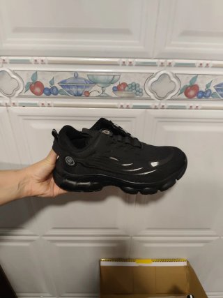 Zapatos de seguridad negros talla 42.