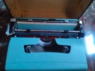 Máquina de escribir Olivetti Lettera 32