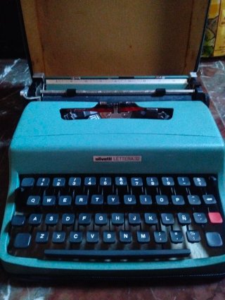 Máquina de escribir Olivetti Lettera 32