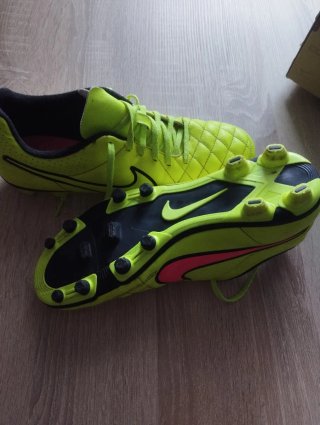 Zapatillas de tacos Nike Tiempo amarillas