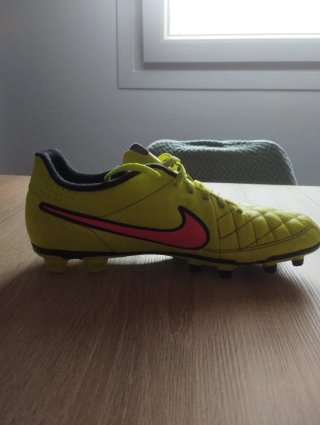 Zapatillas de tacos Nike Tiempo amarillas