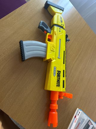 Rifle Nerf Fortnite Amarilla