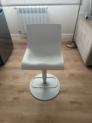 Taburete regulable blanco