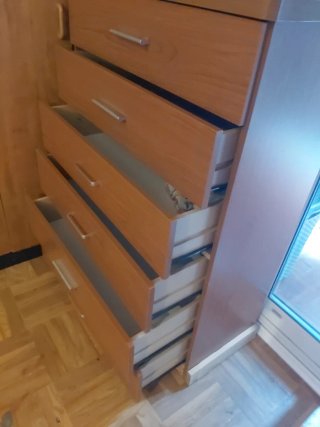 Cajonera de madera marrón