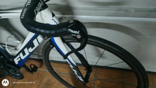 Bicicleta Contrarreloj Fuji Blanca y Azul