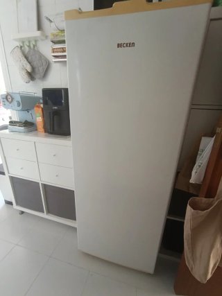 Congelador vertical Becken