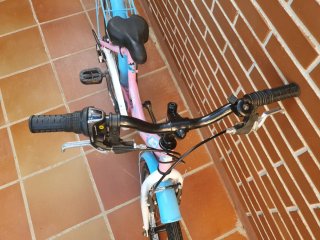 Bicicleta niña con cambios de marchas