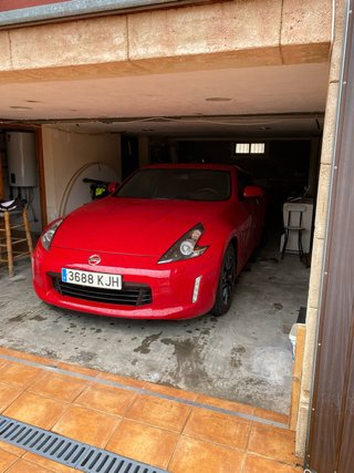 Paragolpes delantero Nissan 370Z rojo