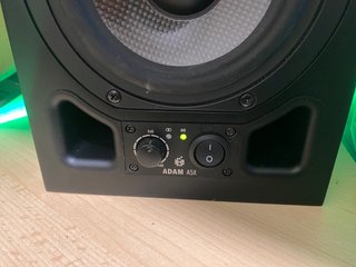 nuovo: Power switch Adam Audio