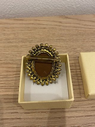 Spilla Cammeo Vintage con Cristalli