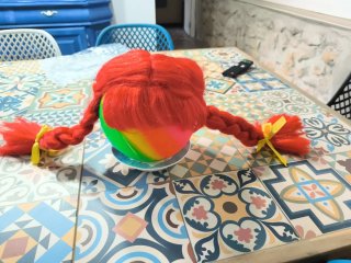 Peluca de payaso roja y multicolor