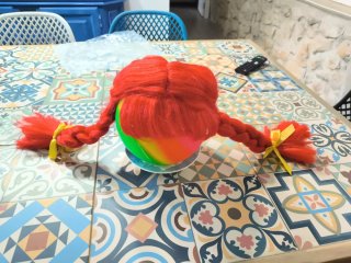 Peluca de payaso roja y multicolor