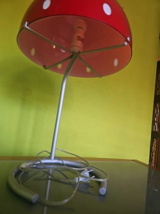 Lámpara de mesa roja