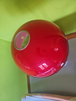 Lámpara de mesa roja