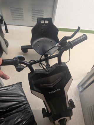 Triciclo Eléctrico Infantil